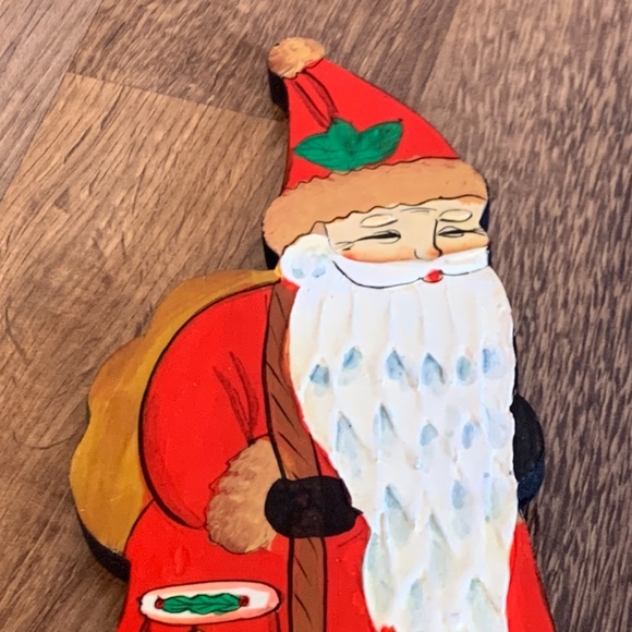 2 Folk Wood Santas - Picture 4 of 10